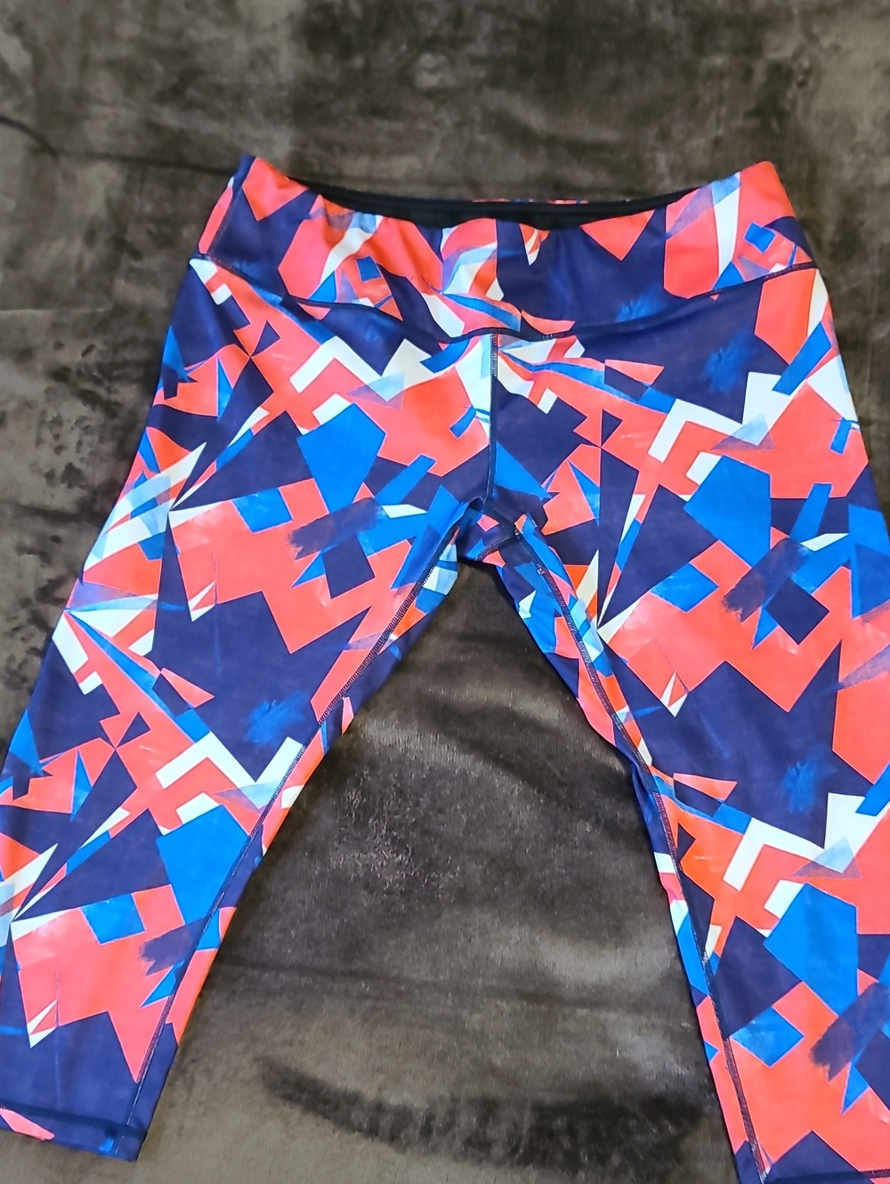 Geometric Capri Leggings in Blue & Red